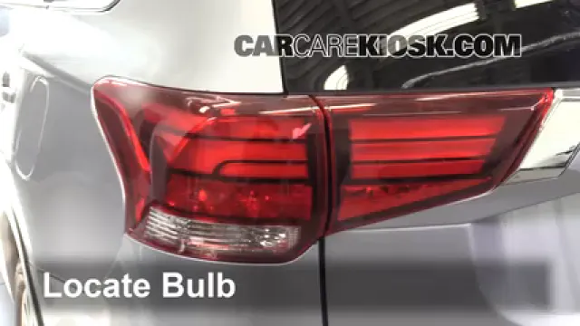 2016 Mitsubishi Outlander SE 2.4L 4 Cyl. Éclairage Feu stop (remplacer ampoule)